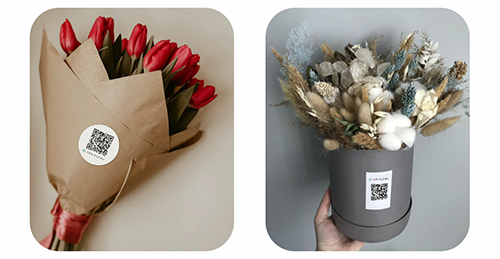 Примеры наклеек на букетах с кодом магазина. Источник: Unsplash